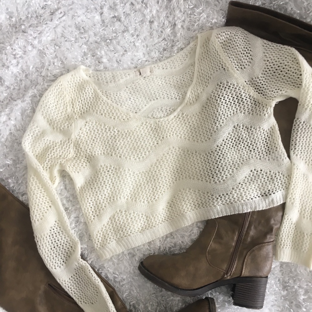 💥Host Pick💥Love Riche Open Knit Cropped Sweater Size Medium - Picture 5 of 7
